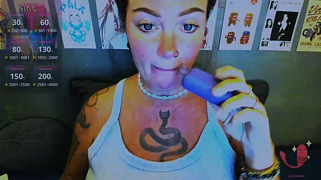 EllieOz online show from April 14, 6:19 pm