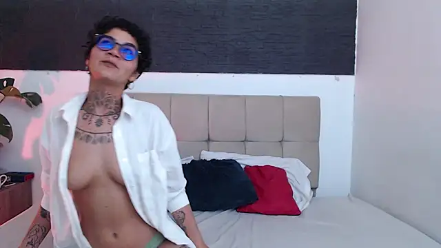 anaroman01 online show from April 1, 11:35 pm