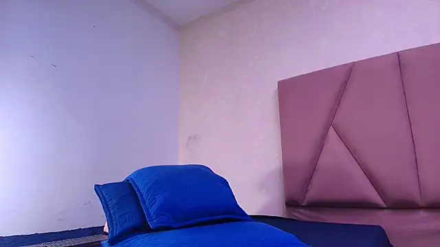 arl chloee online show from September 17, 3:04 am