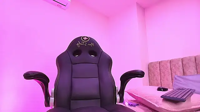 arl chloee online show from January 7, 3:10 am