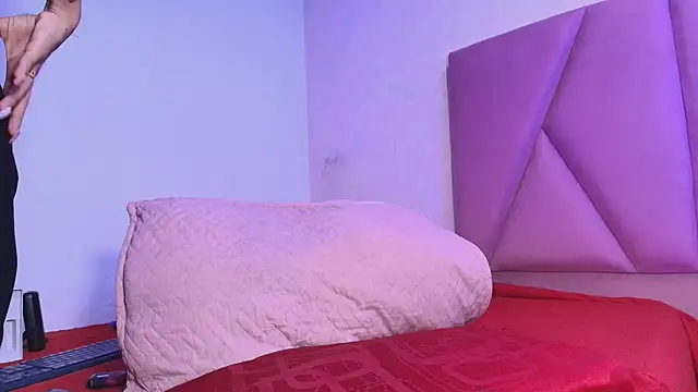 arl chloee online show from October 24, 3:13 am