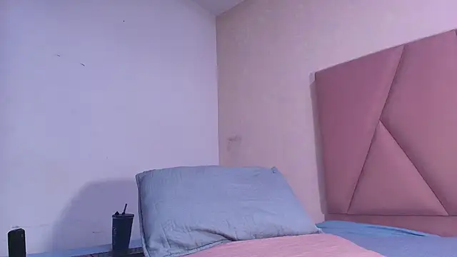 arl chloee online show from October 15, 3:09 am