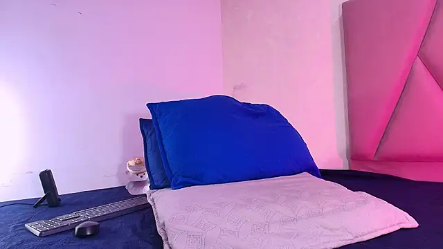 arl chloee online show from September 20, 3:16 am