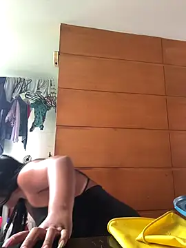 emmyjhonson07 online show from December 20, 3:27 pm