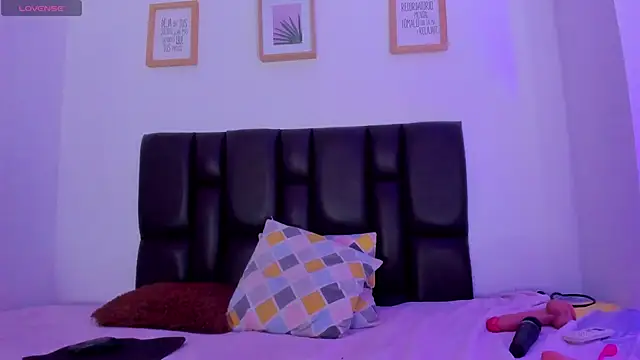 lana-rosse online show from April 3, 5:00 pm