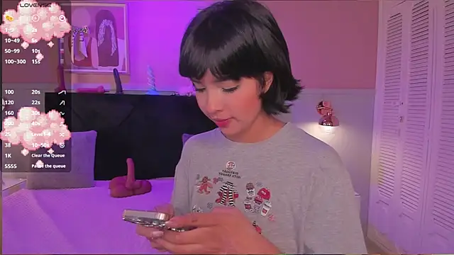 chloe watson  online show from February 25, 7:56 pm