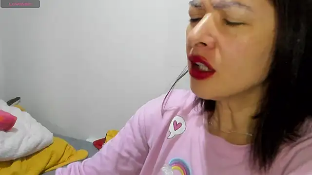 Snapshot of queen_fetish chatting on October 22, 10:42 am queen fetish online show from October 22, 10:42 am