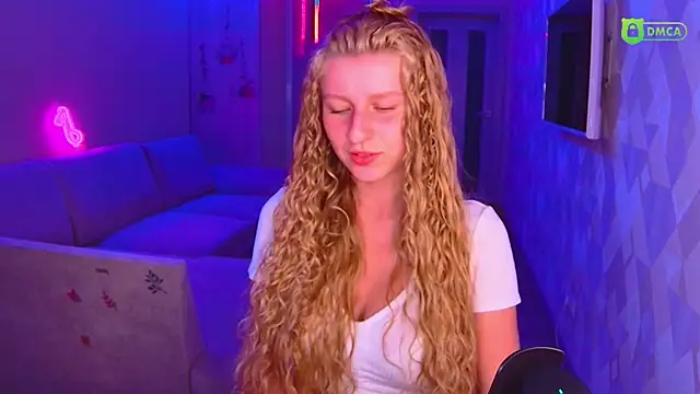 Snapshot of AmaliaQueen chatting on September 28, 3:28 pm AmaliaQueen online show from September 28, 3:28 pm