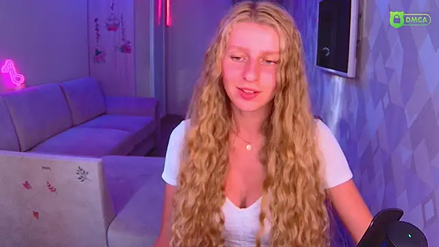 Snapshot of AmaliaQueen chatting on September 20, 2:15 pm AmaliaQueen online show from September 20, 2:15 pm