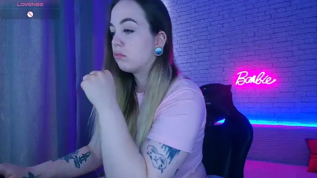 -Stacyy- online show from April 9, 5:10 am