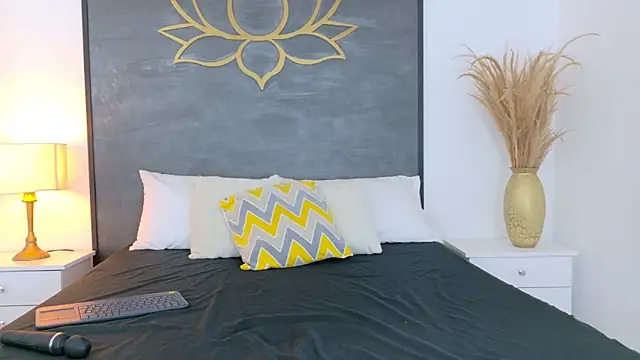 PamelaParrish online show from September 25, 12:37 pm