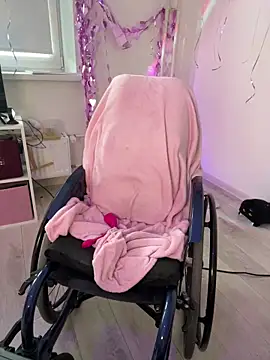 MiniSophiaa online show from March 4, 10:33 am