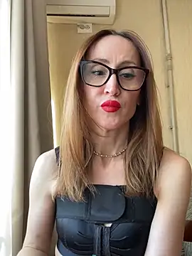 LauraDavis online show from April 10, 2:01 pm