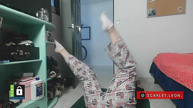 Scarletleon77 online show from November 7, 2:11 pm