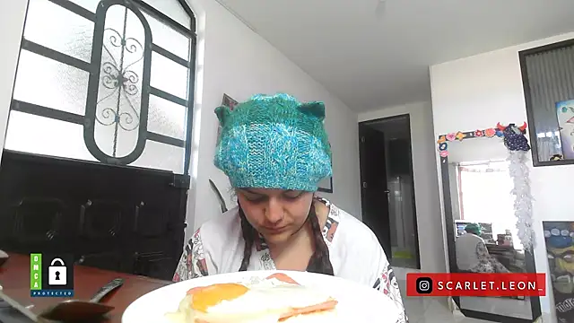 Snapshot of Scarletleon77 chatting on October 22, 11:59 am Scarletleon77 online show from October 22, 11:59 am