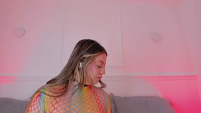 sarah-bonneth online show from April 7, 11:45 am