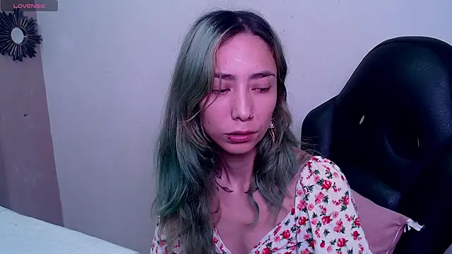 Erika Stevens online show from November 17, 4:30 pm