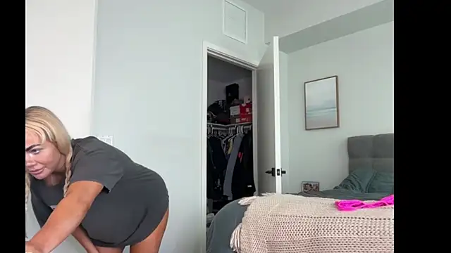 ElenaErickson online show from February 4, 9:29 pm