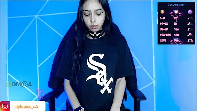 lilylouisee online show from May 4, 12:03 am