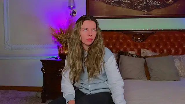 Real Tini online show from November 17, 6:03 am