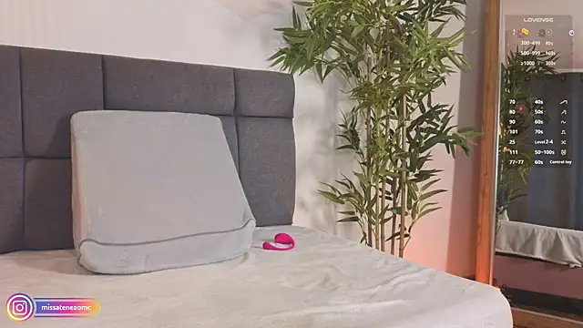 missatenea online show from November 1, 3:05 pm