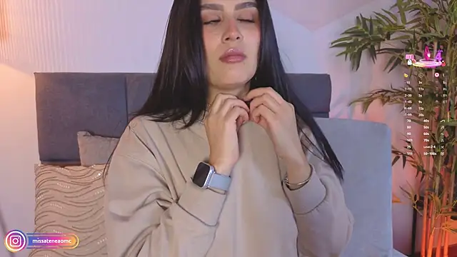 missatenea online show from February 13, 1:57 pm