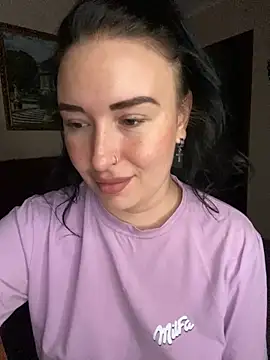 Roxana Bell online show from April 18, 9:15 pm