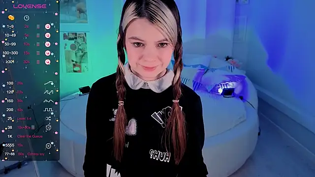 Lil Amelie online show from September 27, 2:24 pm