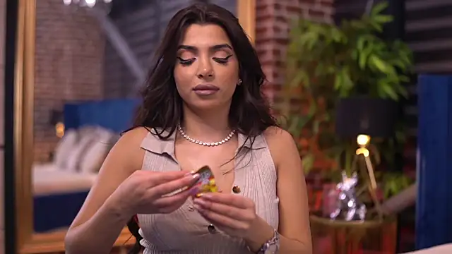 NicoleCellini online show from October 31, 7:29 pm