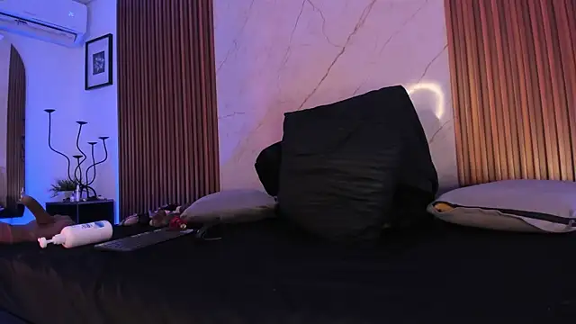 Emiilycollins online show from December 20, 1:31 am