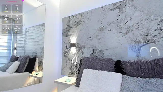 LIZ HOLMES online show from October 22, 11:15 am