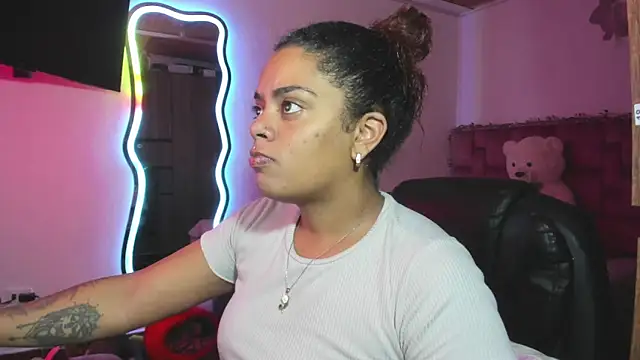 ladyrd1 online show from March 7, 7:10 pm