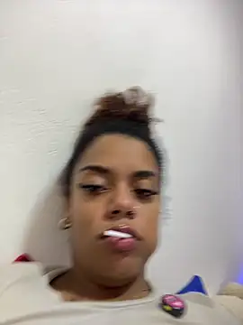 ladyrd1 online show from June 13, 7:17 am