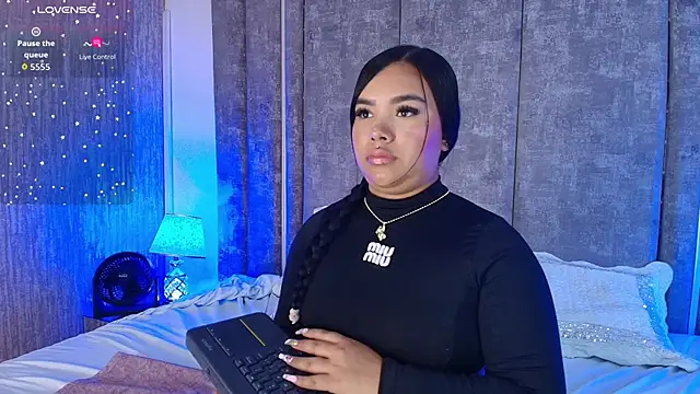 MarianaGarciaa   online show from November 27, 7:50 pm