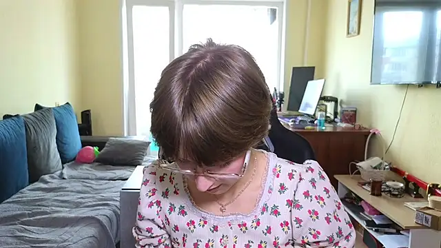 MalvinaBlum online show from April 18, 9:23 am