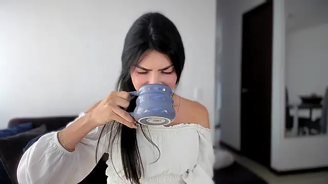 angelturned001 online show from February 12, 7:26 pm