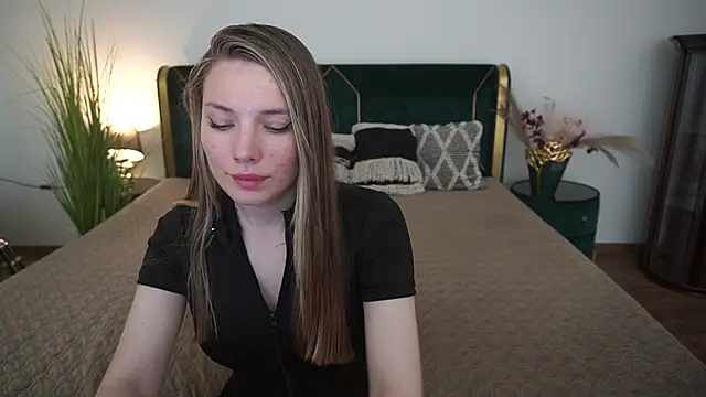 IceDanielles online show from June 5, 6:52 am