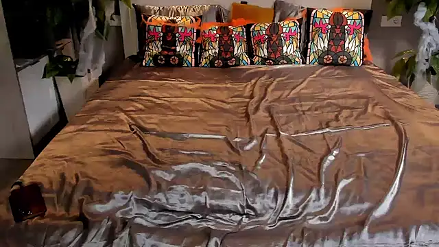 IceDanielles online show from October 23, 12:44 pm