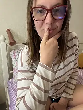 BeatriceTender online show from April 8, 8:55 pm