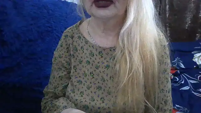 CarlyTreat online show from December 3, 6:21 pm