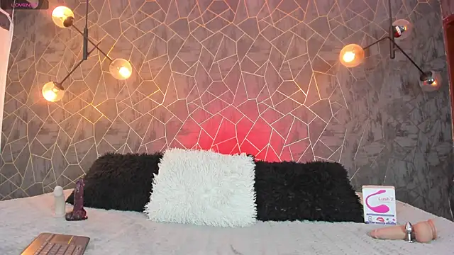 leigh-angels online show from April 16, 9:03 pm