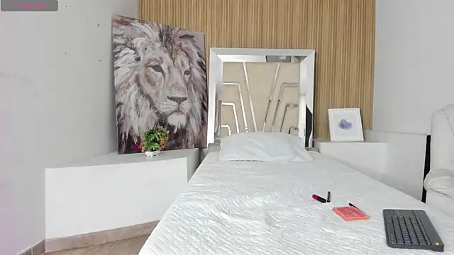 LaurenSnow online show from April 23, 3:03 pm