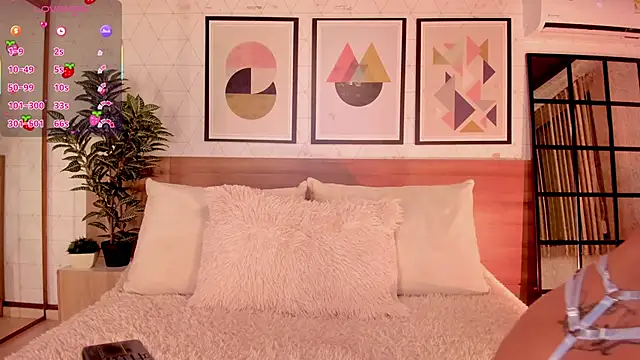 LunaRuso online show from February 1, 7:45 pm