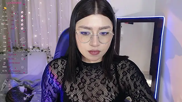 mily thomson b  online show from October 29, 11:40 pm