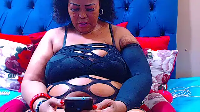 Snapshot of ebonycandy10 chatting on October 22, 7:13 am ebonycandy10 online show from October 22, 7:13 am