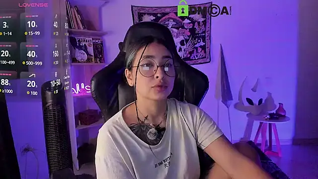 sweetcoralinee online show from December 17, 1:55 am