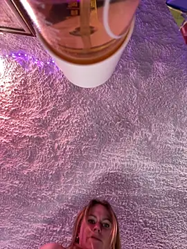 selenaluvv online show from April 3, 2:59 pm