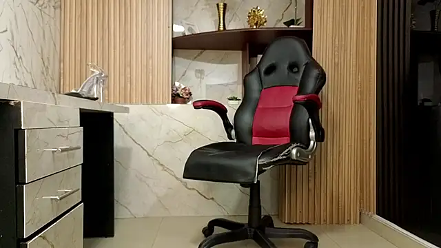 MissEscarleth online show from March 6, 4:07 am