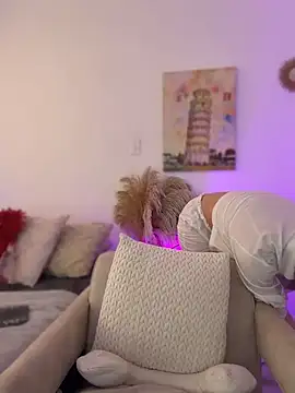 Ashleyjenner  online show from April 9, 2:44 pm