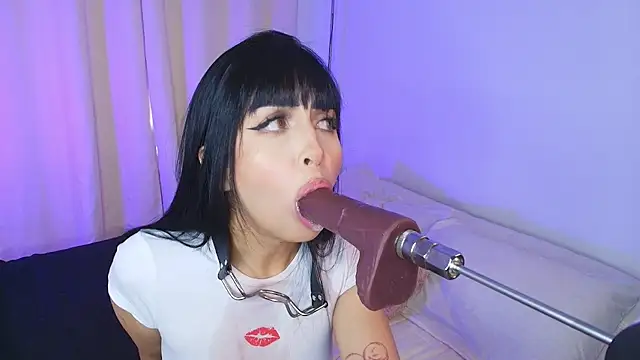 Evelyn Bennett online show from November 7, 10:04 pm